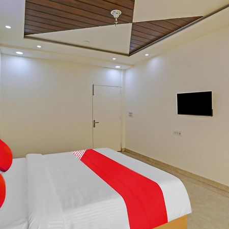 Hotel O Golden Key Inn Punjabi Bagh Nuova Delhi Esterno foto
