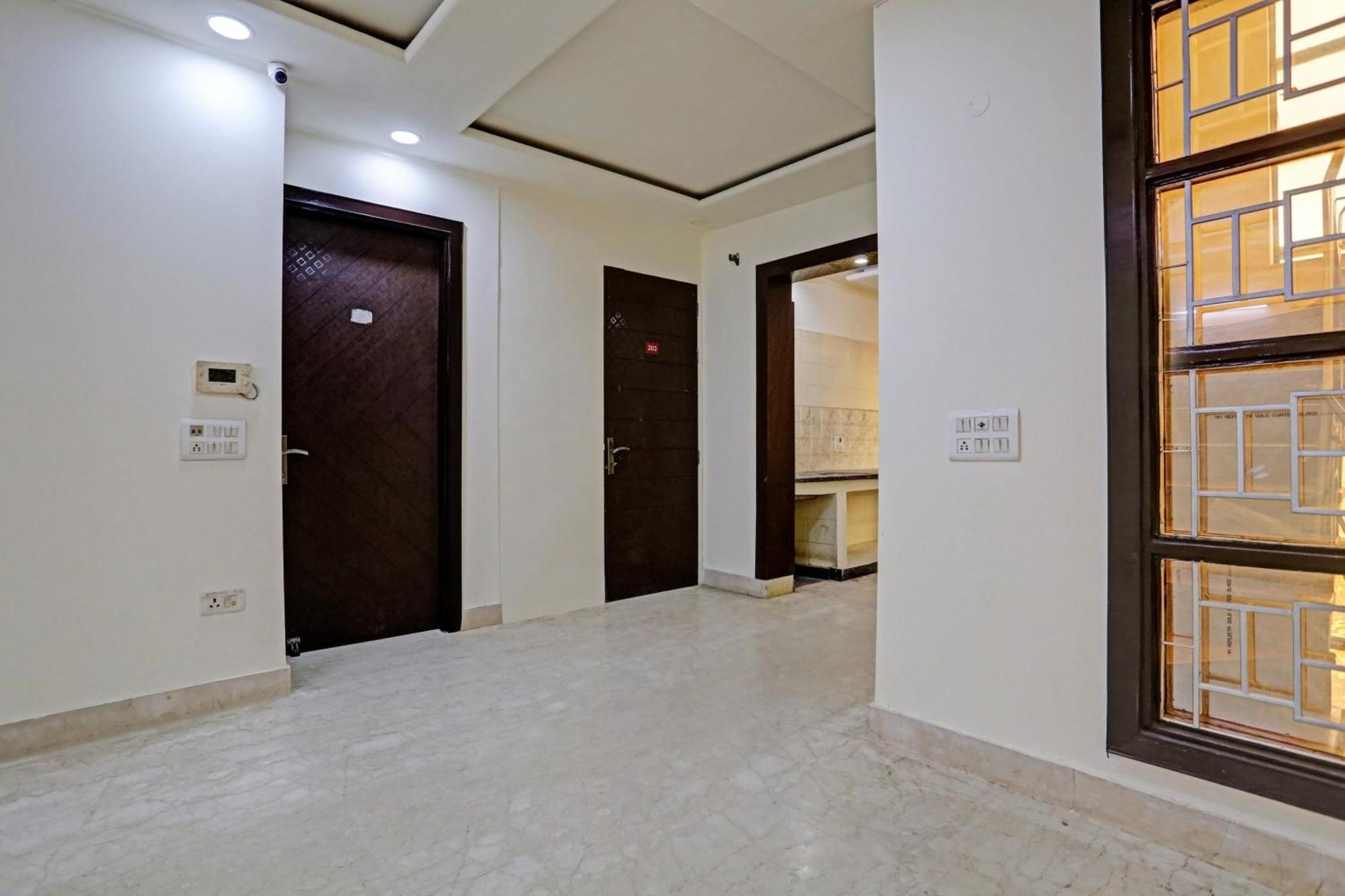 Hotel O Golden Key Inn Punjabi Bagh Nuova Delhi Esterno foto