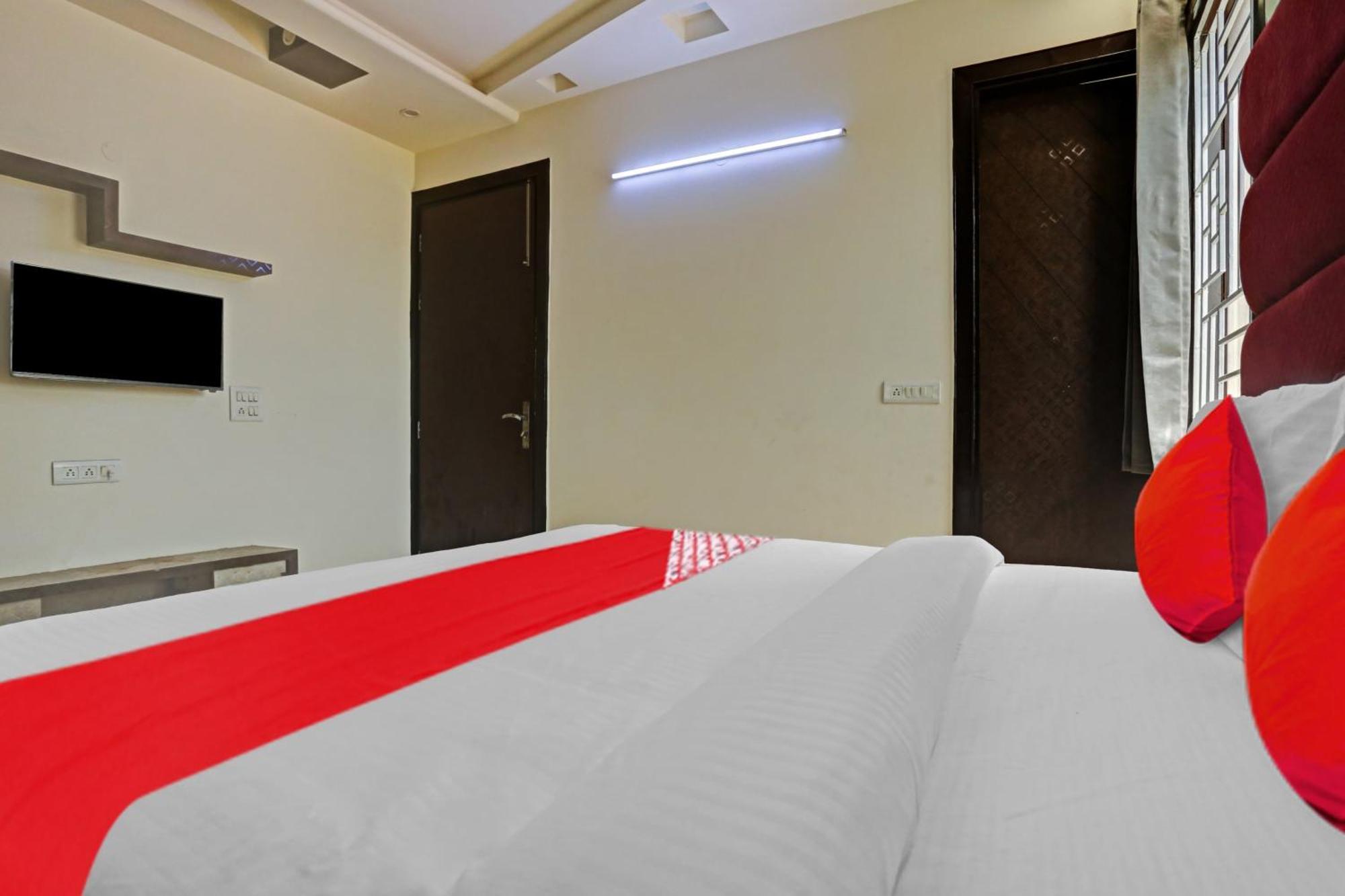 Hotel O Golden Key Inn Punjabi Bagh Nuova Delhi Esterno foto