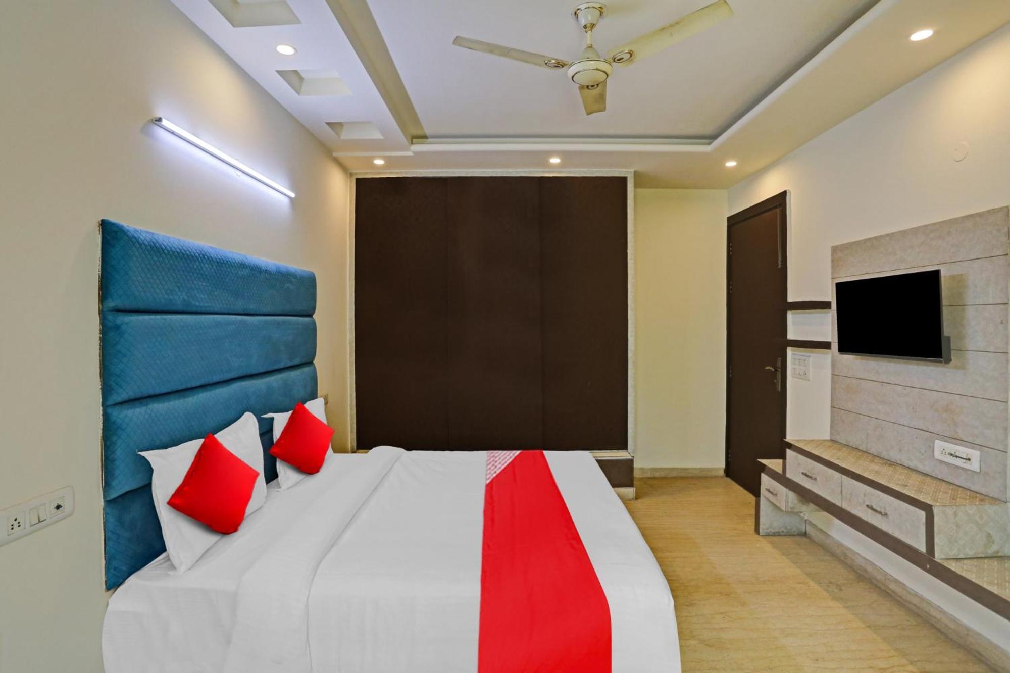 Hotel O Golden Key Inn Punjabi Bagh Nuova Delhi Esterno foto