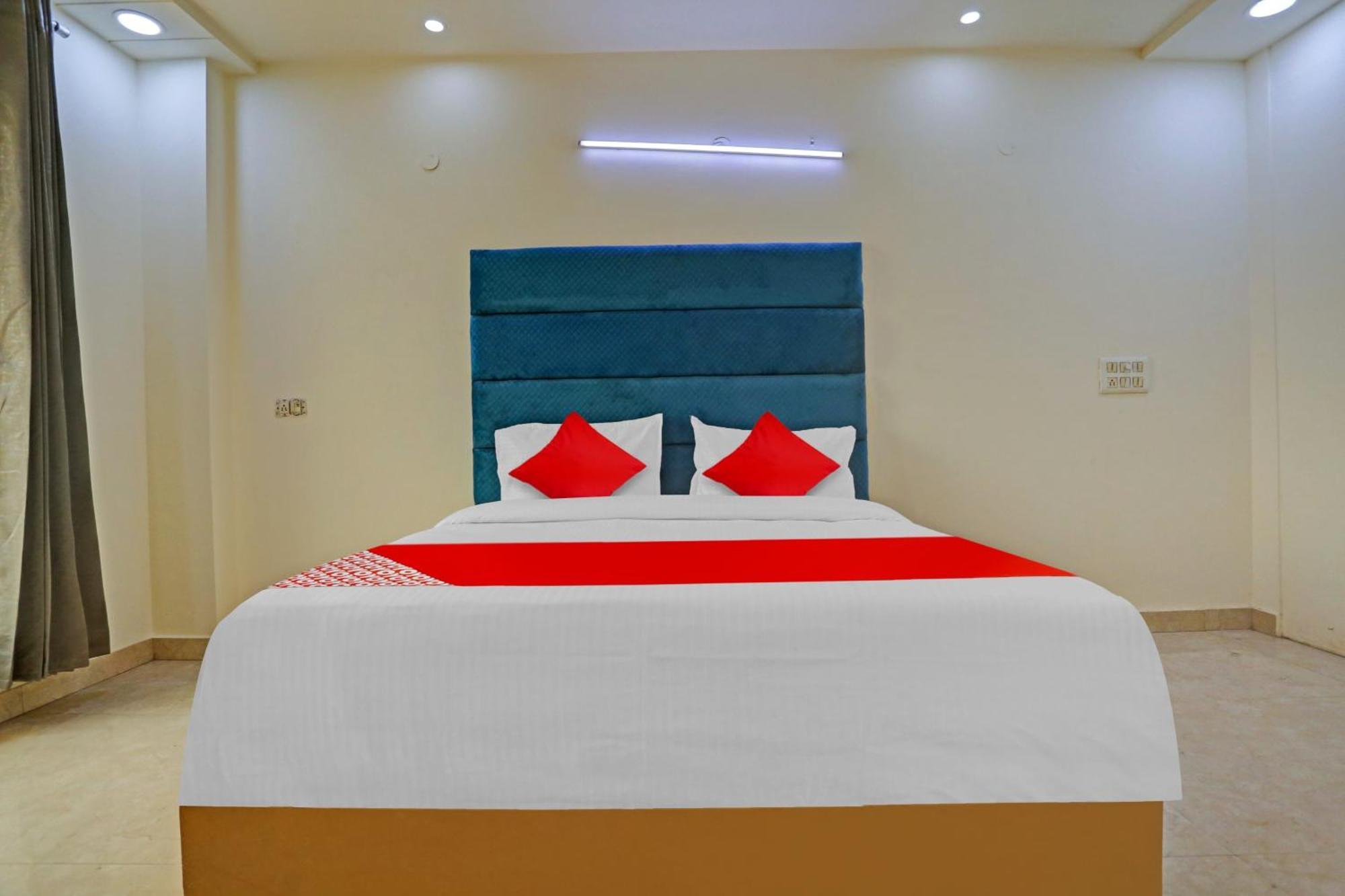 Hotel O Golden Key Inn Punjabi Bagh Nuova Delhi Esterno foto