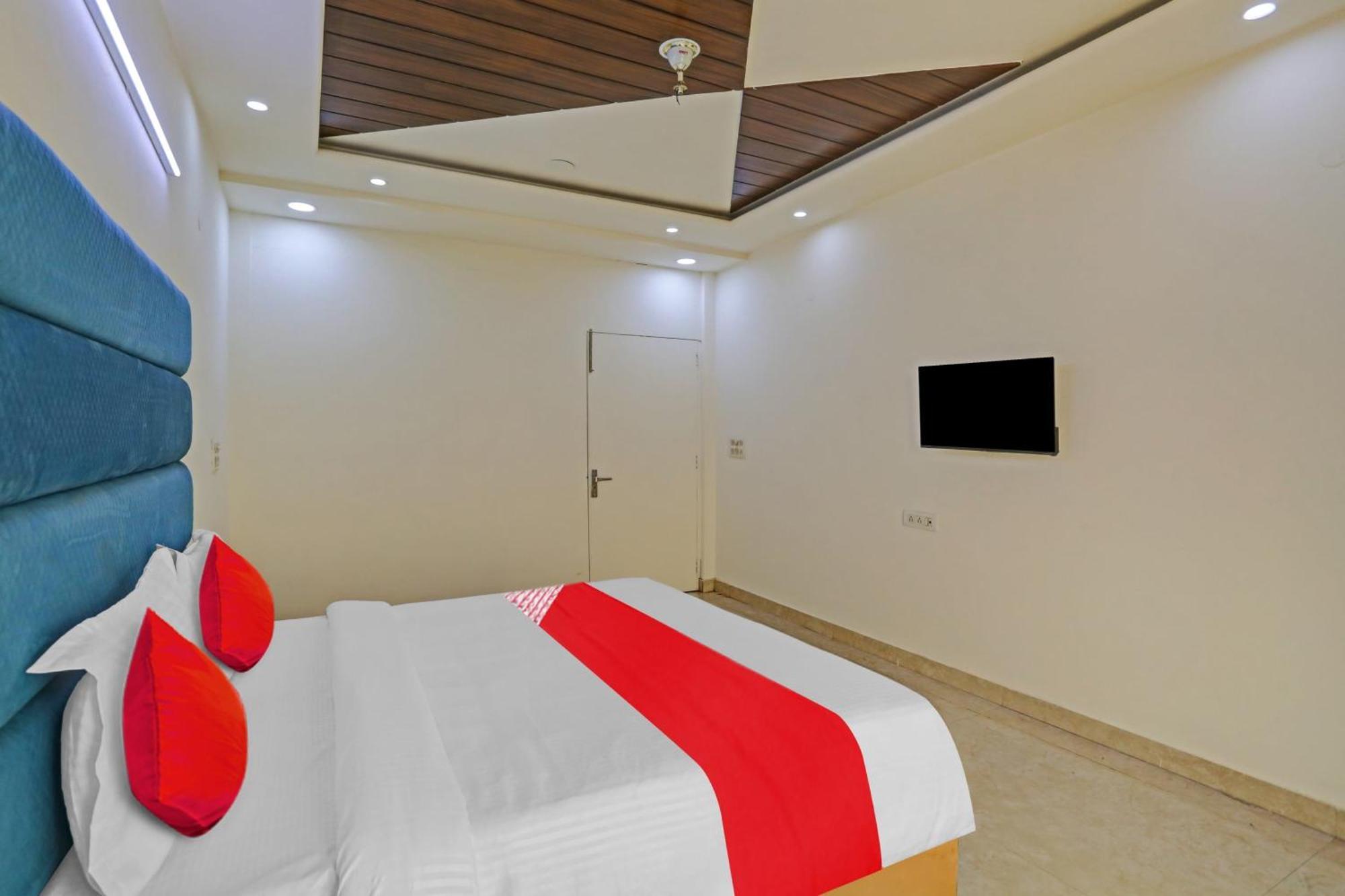 Hotel O Golden Key Inn Punjabi Bagh Nuova Delhi Esterno foto